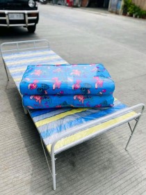 سرير حديدي قابل للطي